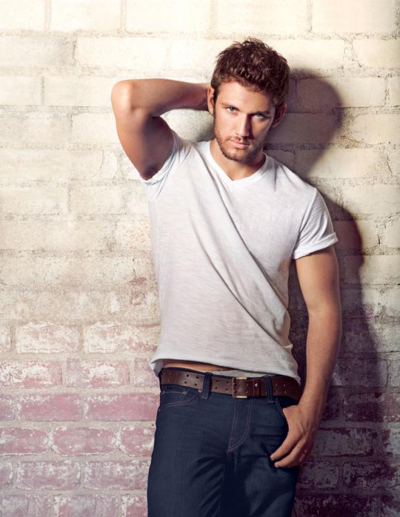 53c2ce343833f_-_cos-01-hot-guy-cxgg6i-de.jpg