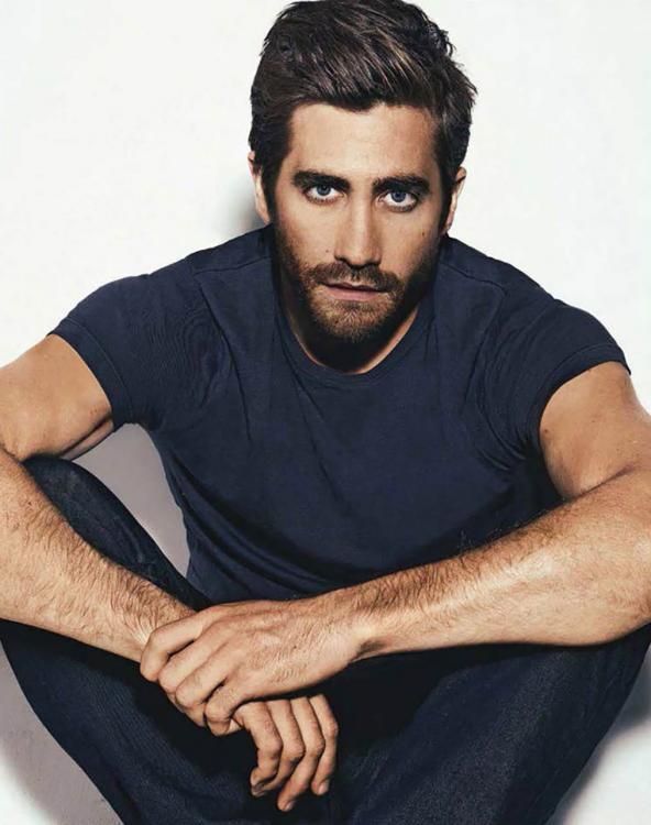 Jake-Gyllenhaal-GQ-Australia-November-2013-03.jpg