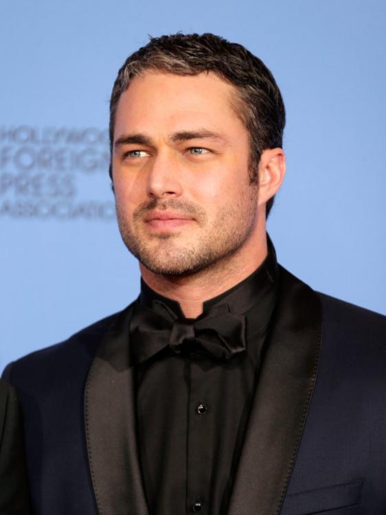 Hot-Taylor-Kinney-Pictures.jpg