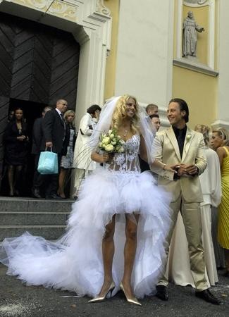Worst-Wedding-Dresses-5.jpg.9663e1440ac0e10e0eb64155832cee52.jpg