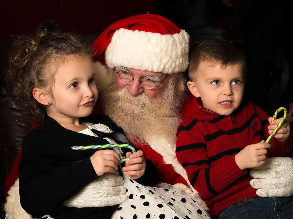 SantaWithKids2014.thumb.jpg.2ba2752ce6e90c7d91241dcbf349834d.jpg