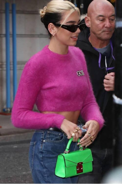 https _hypebeast.com_wp-content_blogs.dir_6_files_2019_11_celebrity-hair-style-fall-winter-inspiration-dua-lipa-bella-hadid-1.jpg