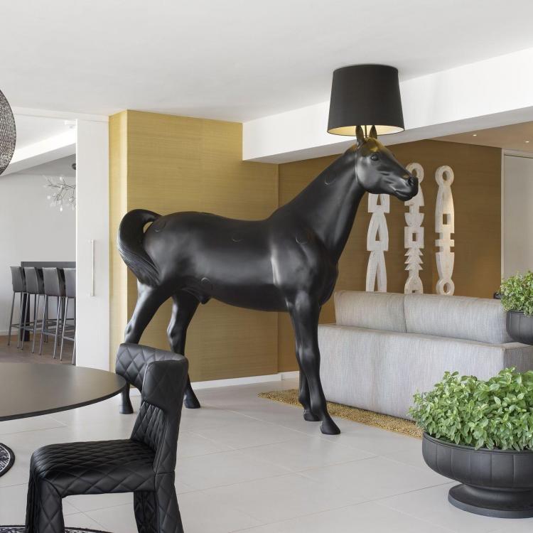 Moooi_Moooi-Horse-Lamp-Stehleuchte_1600x1600-ID552009-da956146b01b8cfe9591f37a2fba77af.thumb.jpg.f2e316a2cd62f0253c4623aa339bb977.jpg