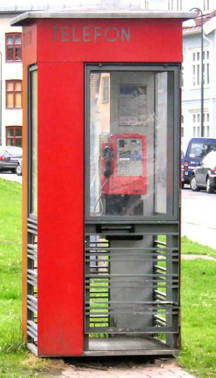 Phone_booth2_Norway.jpg