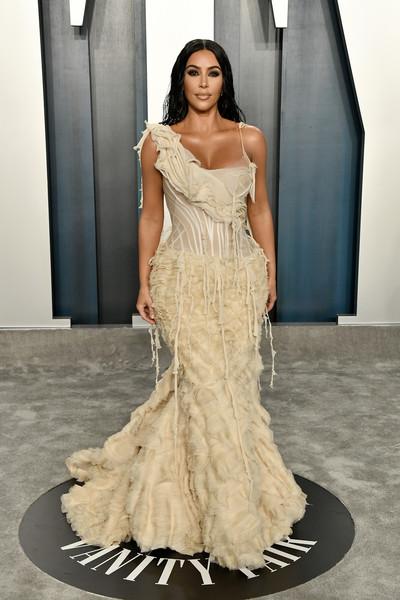 1611495649_KimKardashian2020VanityFairOscarParty4wWHbhCtUgDl.jpg.1c829abfcd090137c1a0b6f52cb7d168.jpg