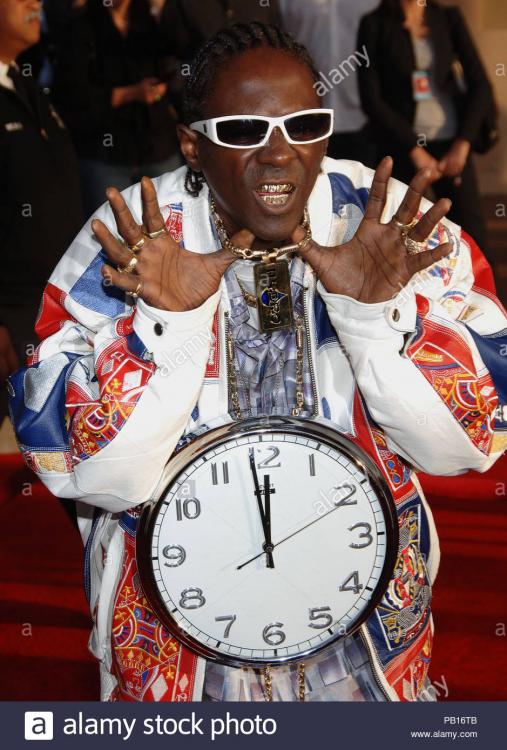 flavor-flav-arriving-at-american-music-awards-ama-at-the-shrine-auditorium-in-los-angeles-34-huge-clock-sun-glass-eye-contact-08-flavorflav042-red-carpet-event-vertical-usa-film-industry-celebrities-photography.jpg