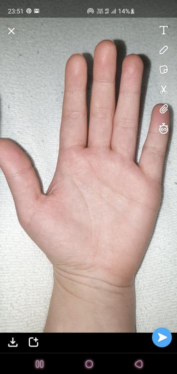 Screenshot_20210405-235132_Snapchat.jpg