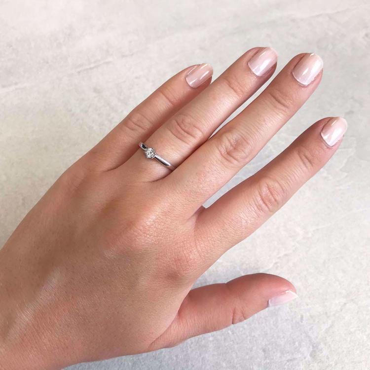 0013068_lovise-ring-i-585-hvitt-gull-med-diamant-020-ct.jpeg.jpg