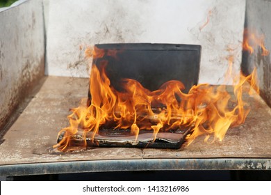 computer-fire-laptop-engulfed-flames-260nw-1413216986.jpg.d87a049c137afa3c25cd7bbaf47868d8.jpg