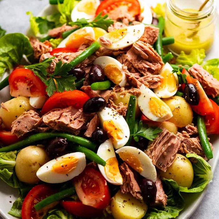 Salade-Nicoise-v2_3-SQ.thumb.jpg.1f8c22f8e76a5256aab8efa036a3fd96.jpg