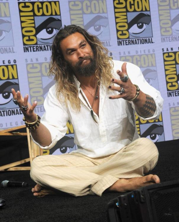 aquaman-jason-momoa-hotness-evolution-1543567095.jpg