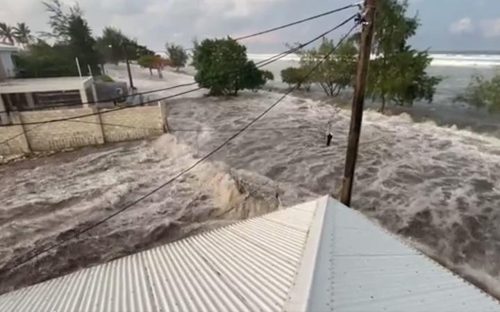eight_col_Tonga_tsunami.jpg.dc5e15b275282bf5b8126cbd2ba12492.jpg