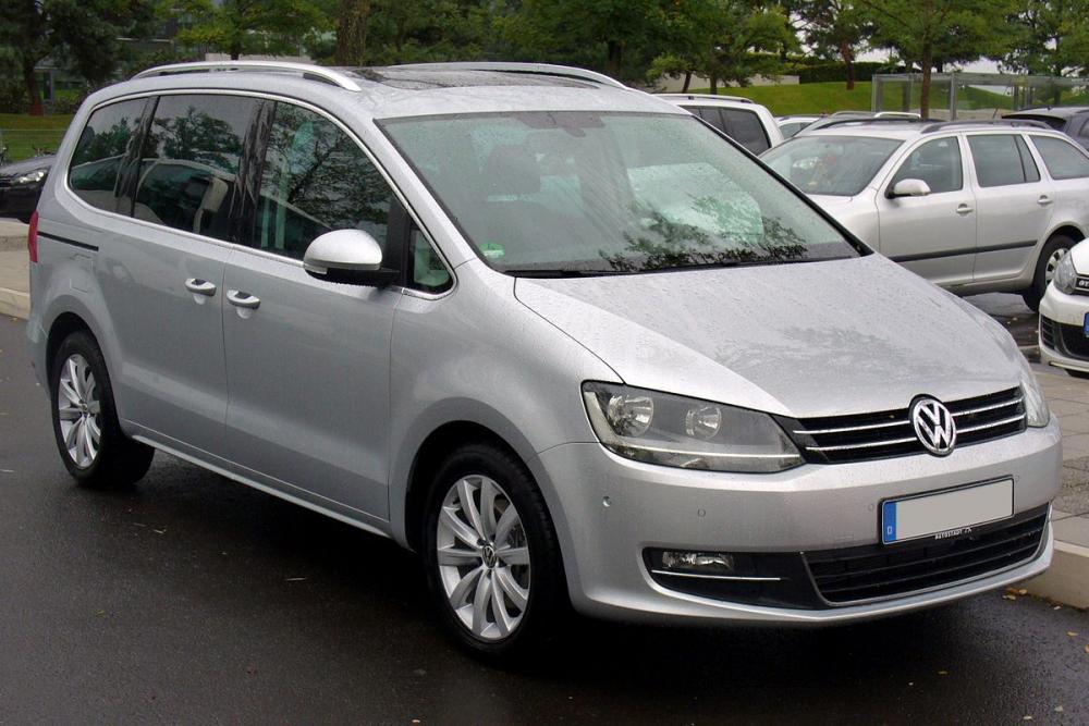 1200px-VW_Sharan_II_2.0_TDI_Reflexsilber.jpeg.jpg