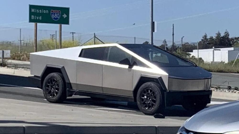 RDDT-2024-Tesla-Cybertruck-1024x576.jpg