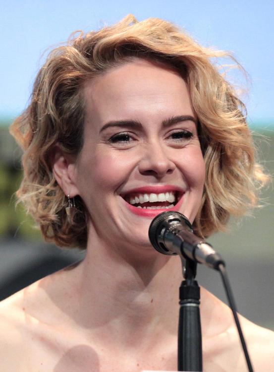 Sarah_Paulson_by_Gage_Skidmore_2.thumb.jpg.84a477f07adda240708be4e3536c91e0.jpg