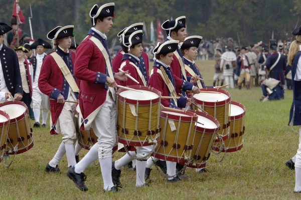 british-drummer-boys-reenactment-surrender-5876695.jpg.webp.e343433280ea21ff8cca356a3f6ae85e.webp