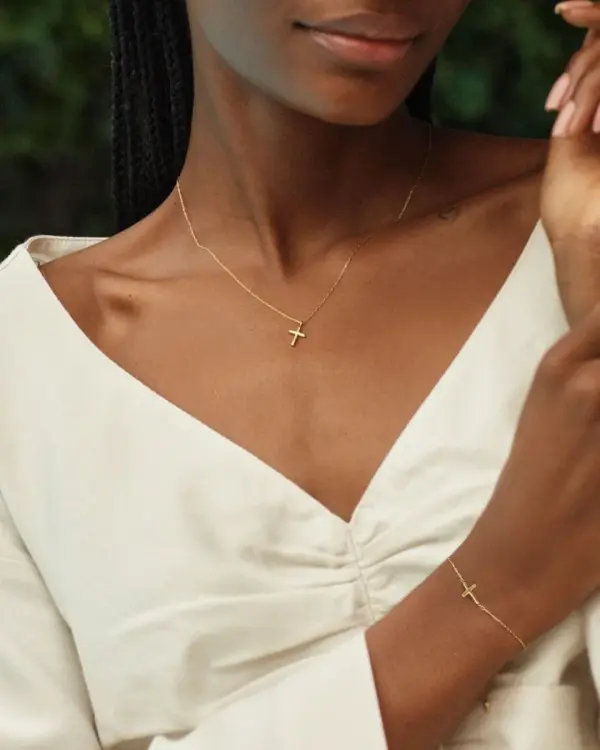 edblad-spirit-cross-necklace-gold-cu-120295.webp