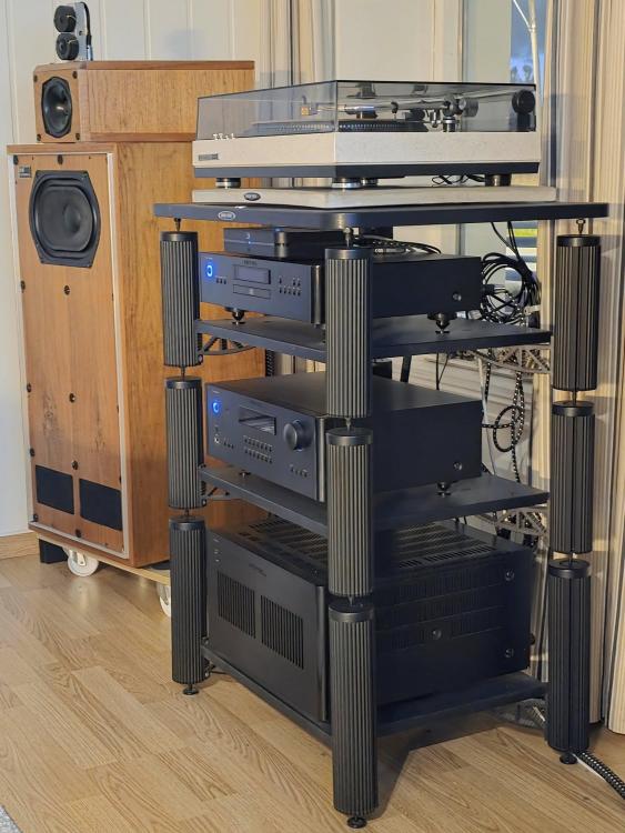Rack.thumb.jpg.7c1311740fcff58a580b98e4e7404eaf.jpg
